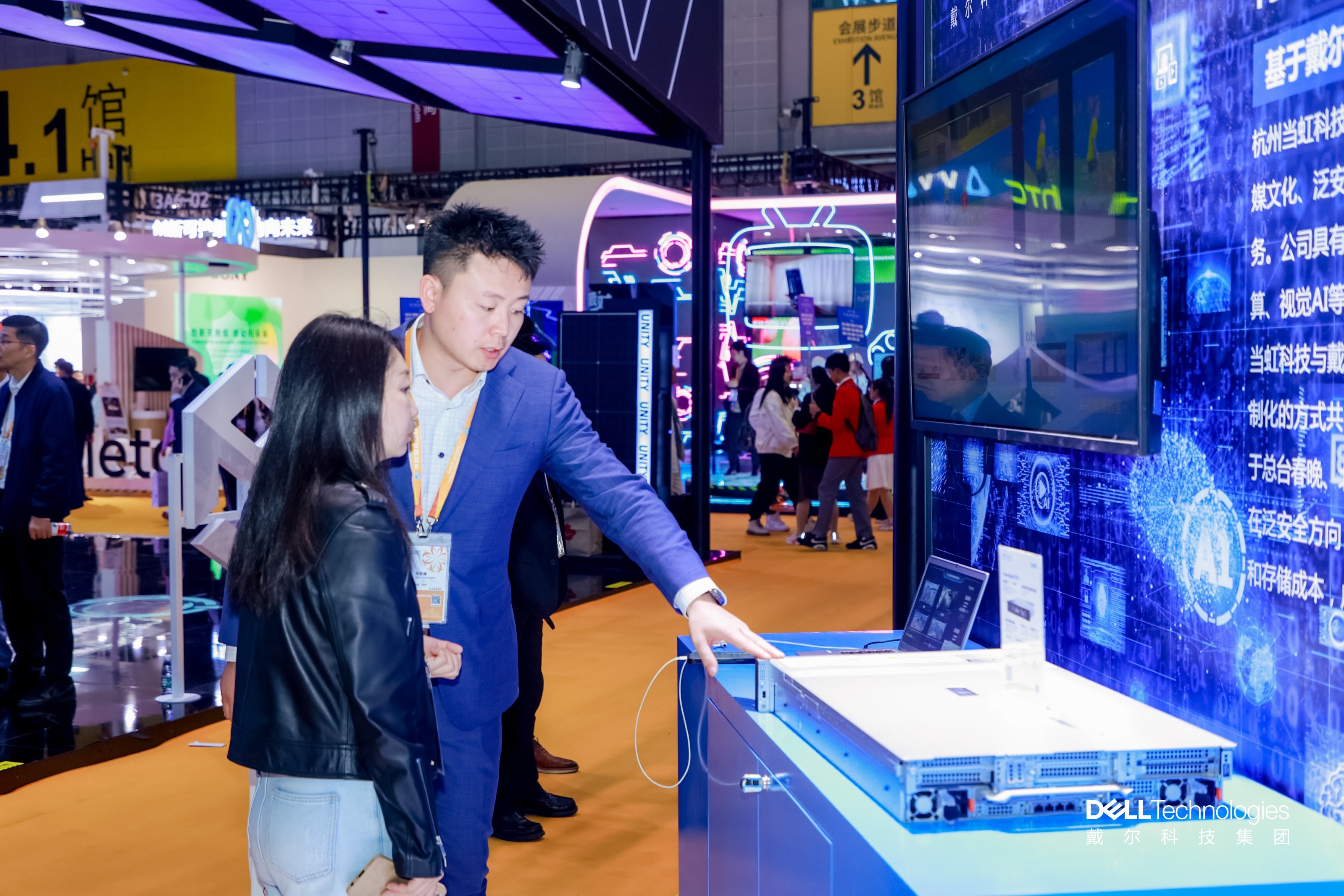 竞技宝JJB科技@进博会：与Intel、Dell一起，打造沉浸式