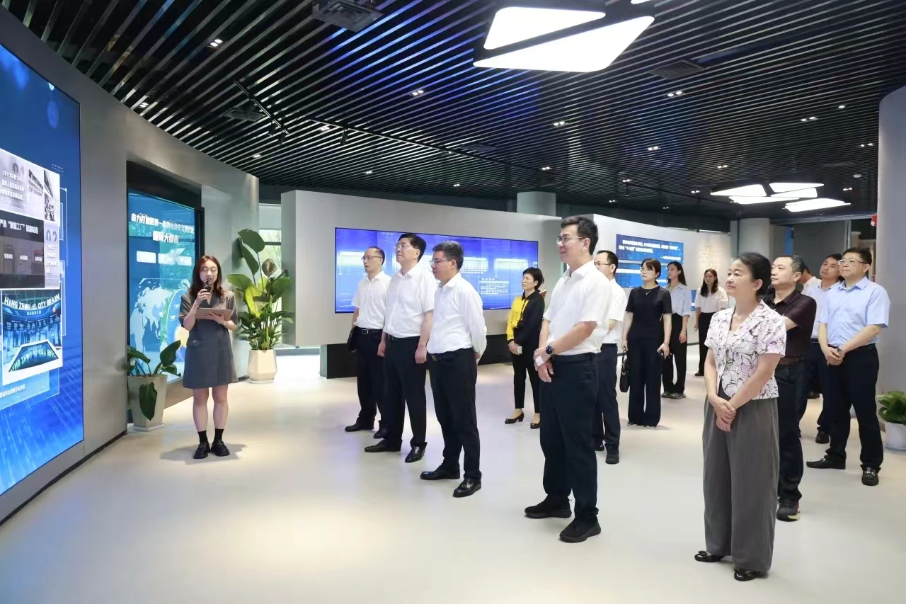 浙江省人大常委会副主任暨军民一行莅临竞技宝JJB科技调研