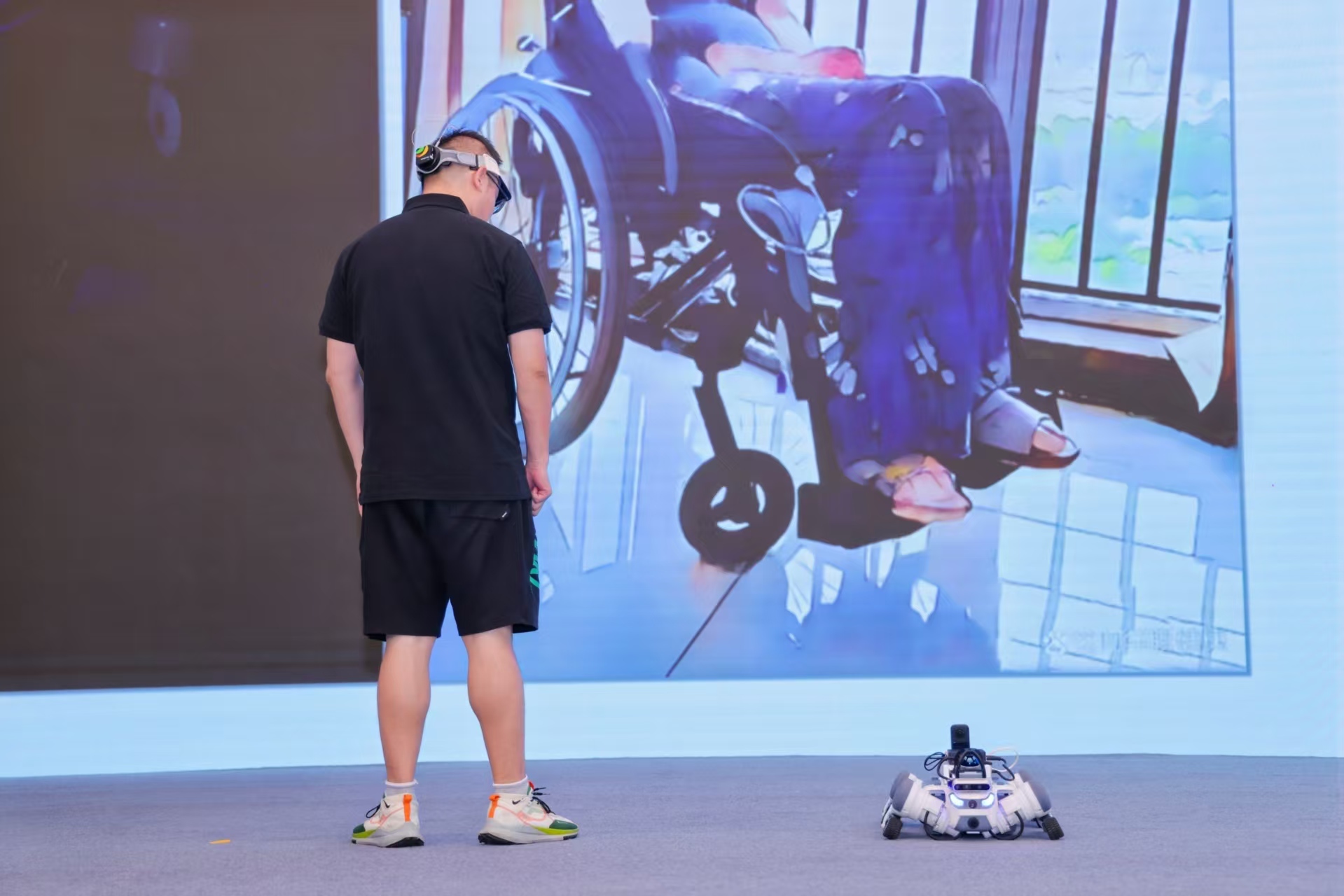 【杭州日报】从探索脑控机器人到“隔空”指挥机器狗，杭企发布多模态空间大模型创新应用